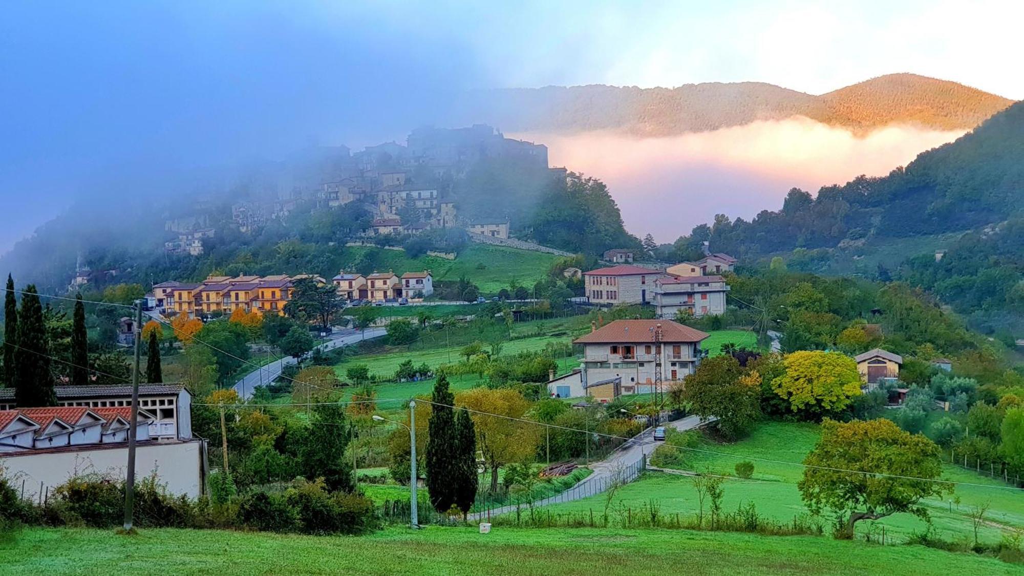 La Terrazza Sul Lago Turano كاستل دي تورا المظهر الخارجي الصورة