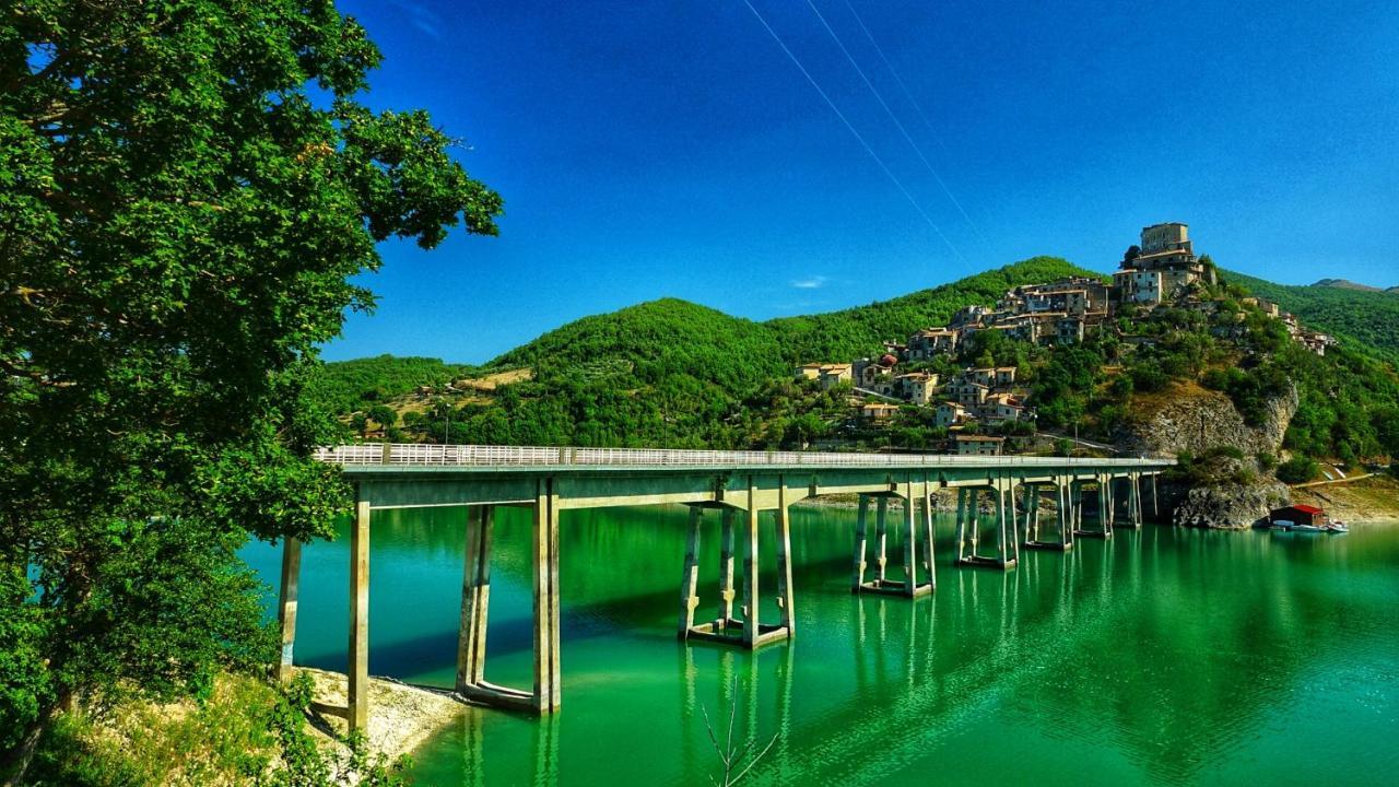 La Terrazza Sul Lago Turano كاستل دي تورا المظهر الخارجي الصورة