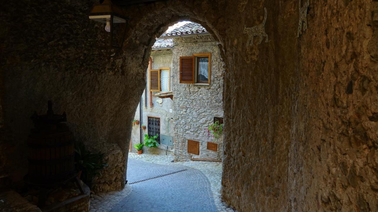 La Terrazza Sul Lago Turano كاستل دي تورا المظهر الخارجي الصورة