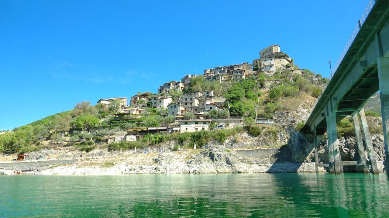 La Terrazza Sul Lago Turano كاستل دي تورا المظهر الخارجي الصورة