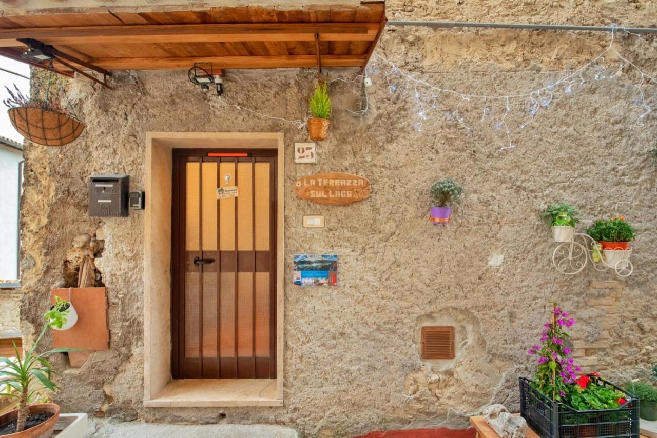 La Terrazza Sul Lago Turano كاستل دي تورا المظهر الخارجي الصورة