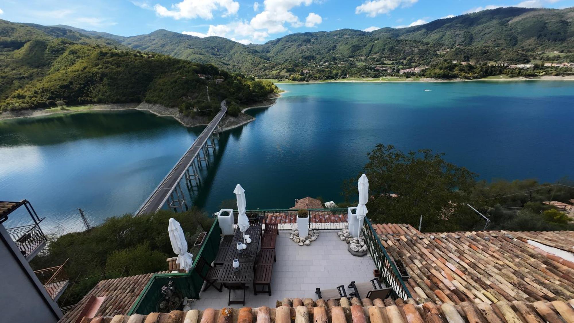 La Terrazza Sul Lago Turano كاستل دي تورا المظهر الخارجي الصورة